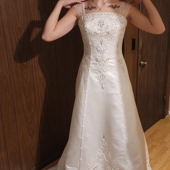 Wedding Dress David's Bridal Mary's Size S/M White - Picture 2 of 16